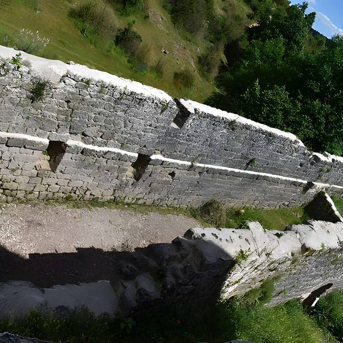 Photo de Donjon e i resti del castello