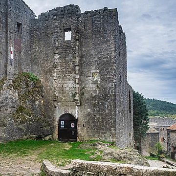 Donjon et les restes du château
