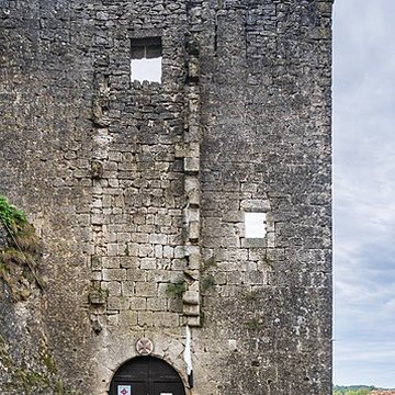 Donjon et les restes du château