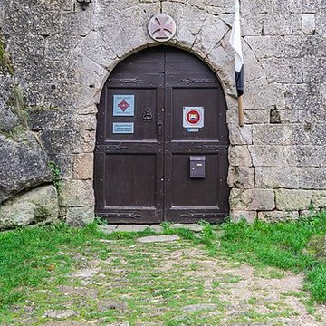 Donjon et les restes du château