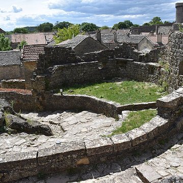 Donjon et les restes du château