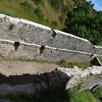 Donjon et les restes du château
