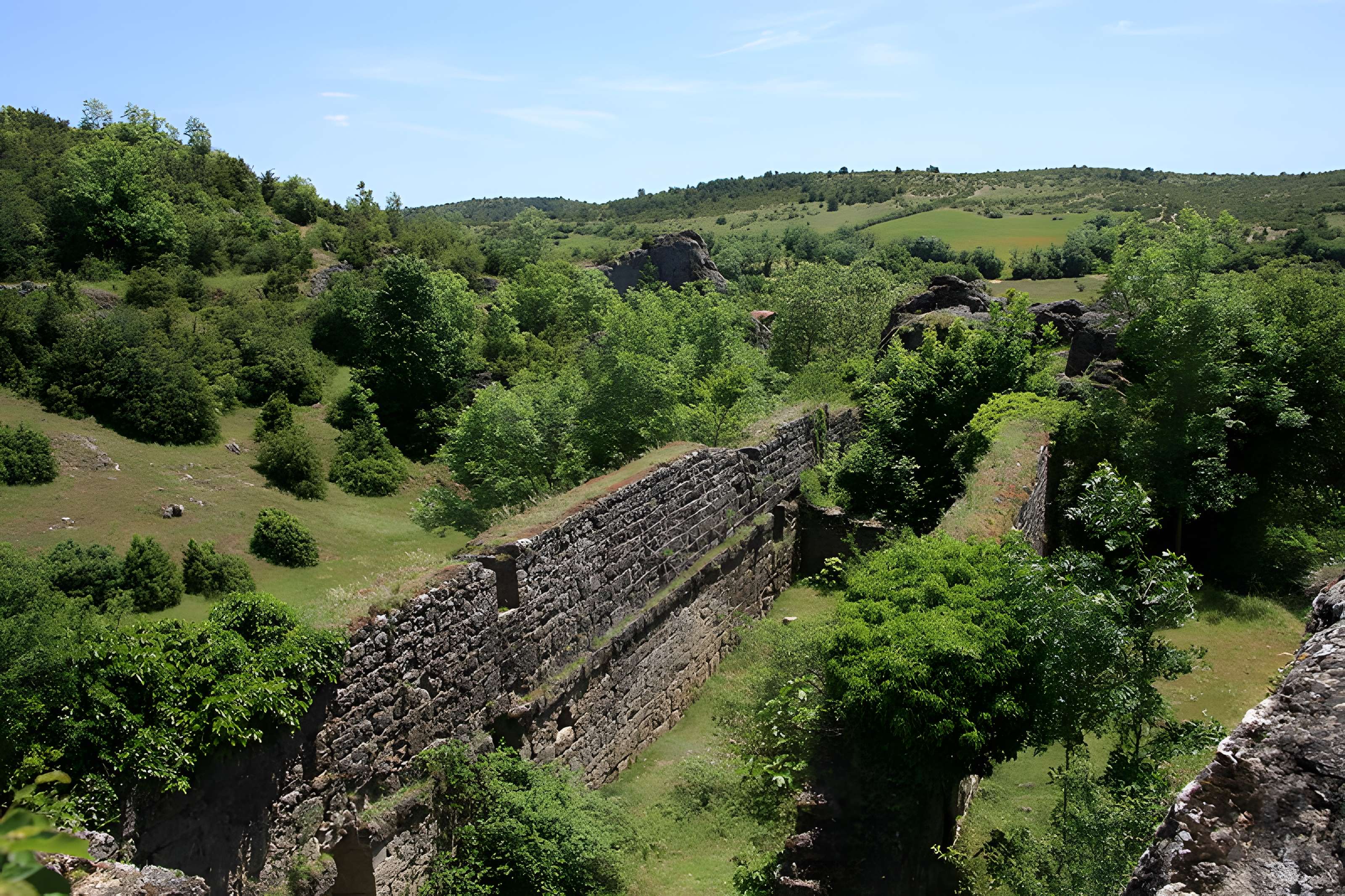 Donjon et les restes du château