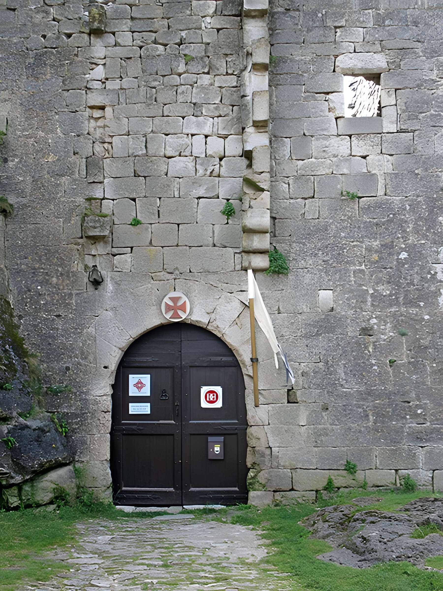 Donjon et les restes du château