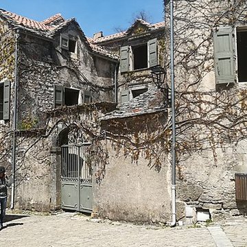 Maison adossée au front Nord des remparts