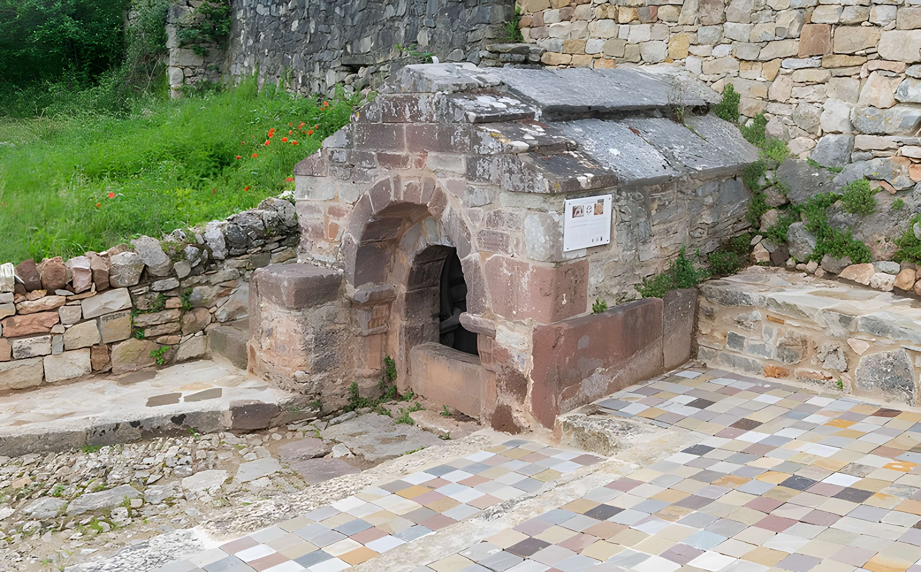 Fontaine romane de Cayssac