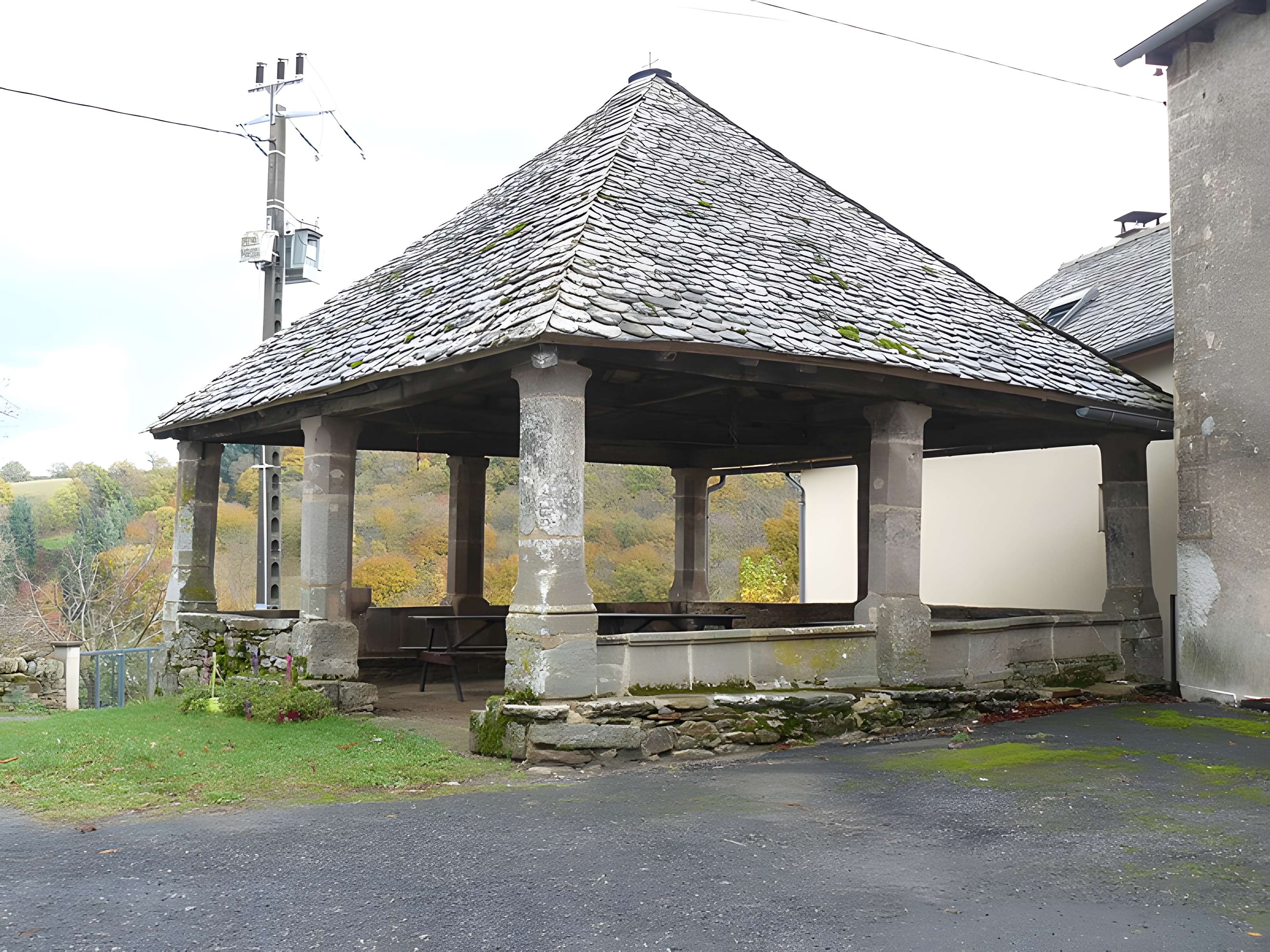 Halle-oratoire du hameau de Naves