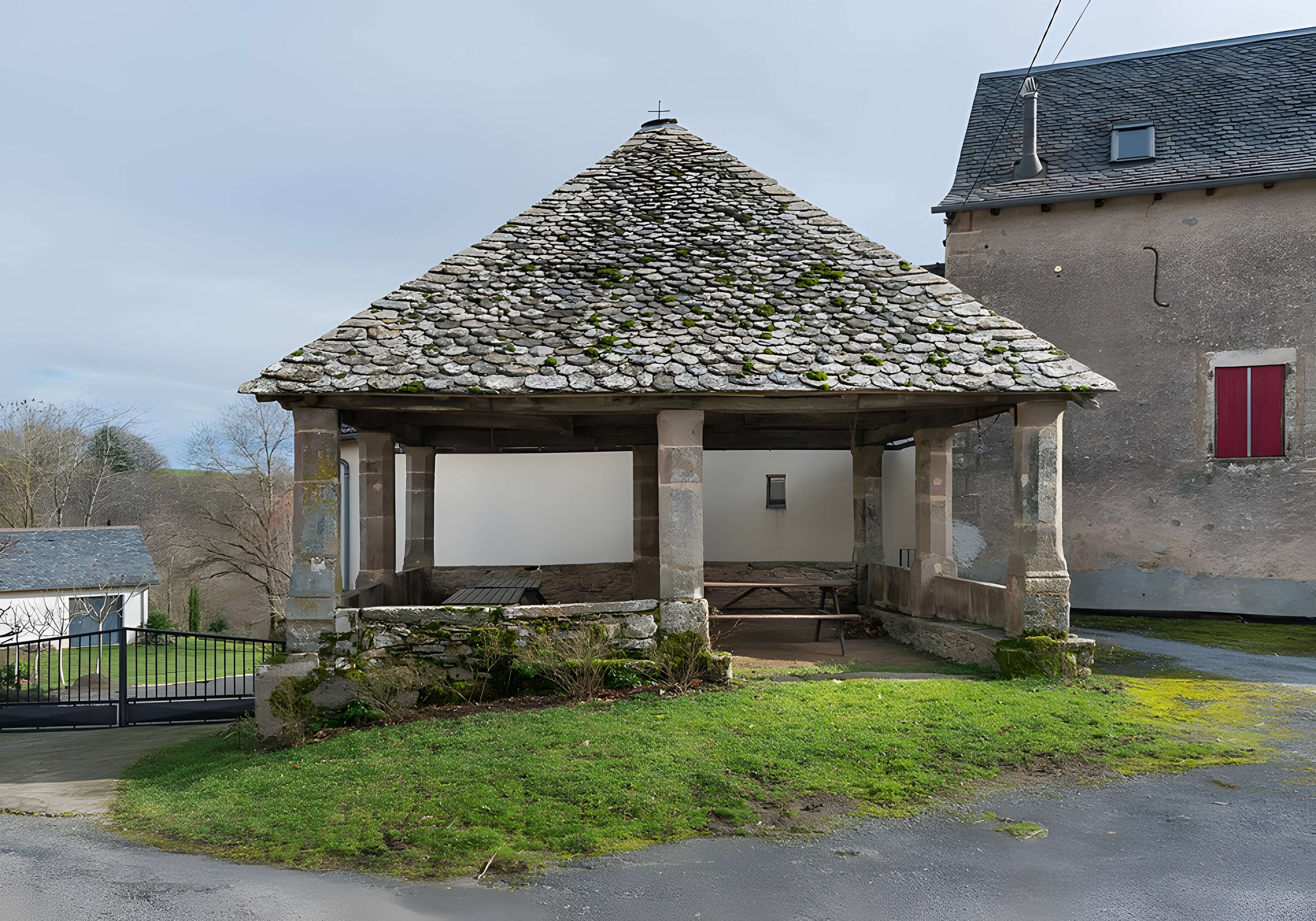 Halle-oratoire du hameau de Naves