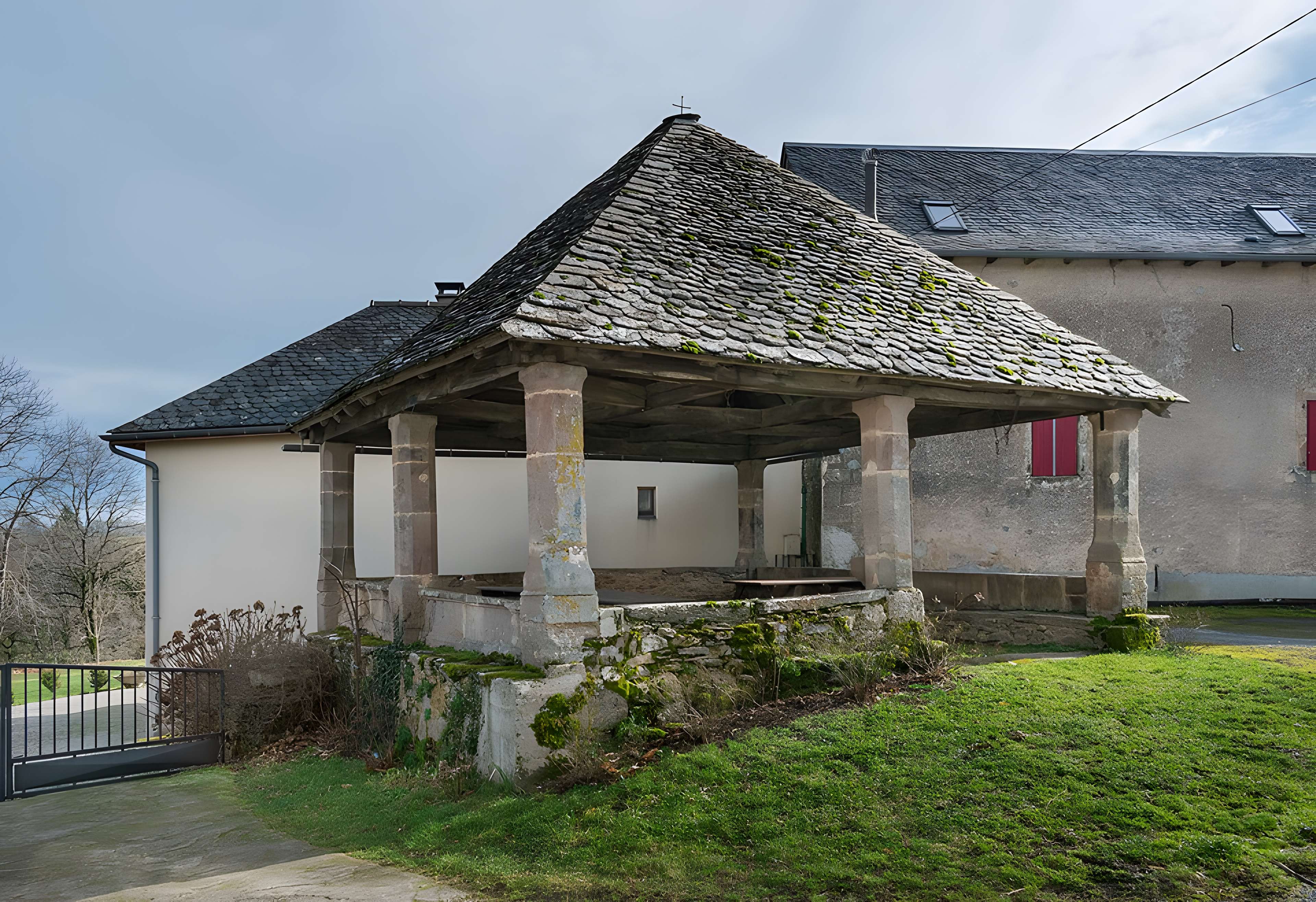 Halle-oratoire du hameau de Naves