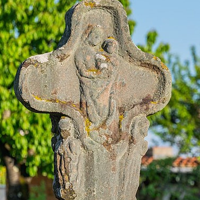 Photo de Croix de chemin en grès rose du XVe siècle