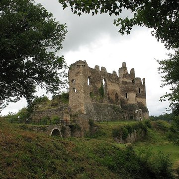 Château-Rocher de Saint-Rémy-de-Blot