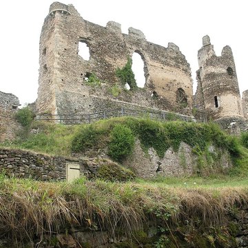 Château-Rocher de Saint-Rémy-de-Blot