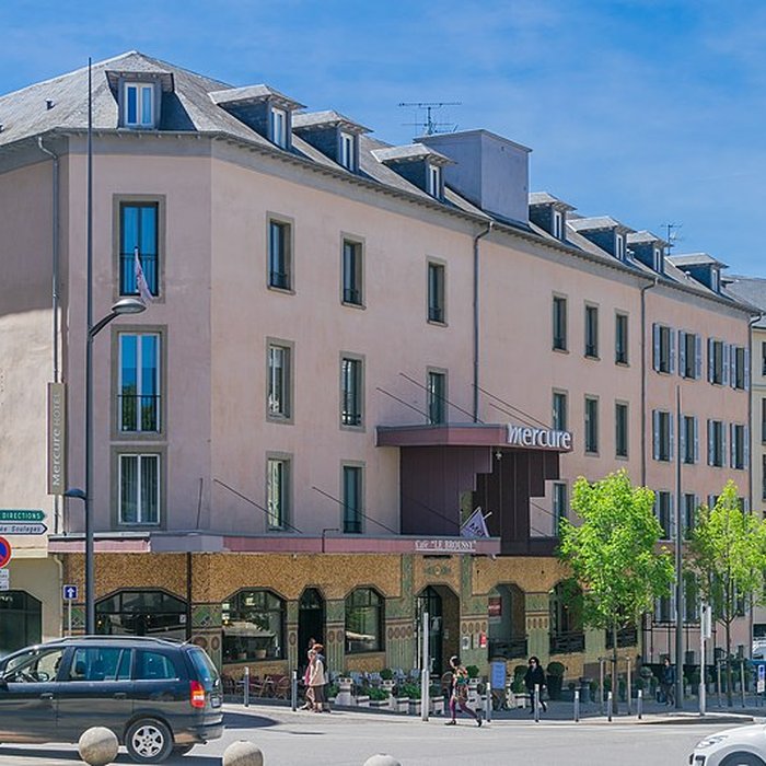Photo de Grand Hôtel Le Broussy, aujourdhui Hôtel Mercure, et Grand Café Riche, actuel café Le Broussy