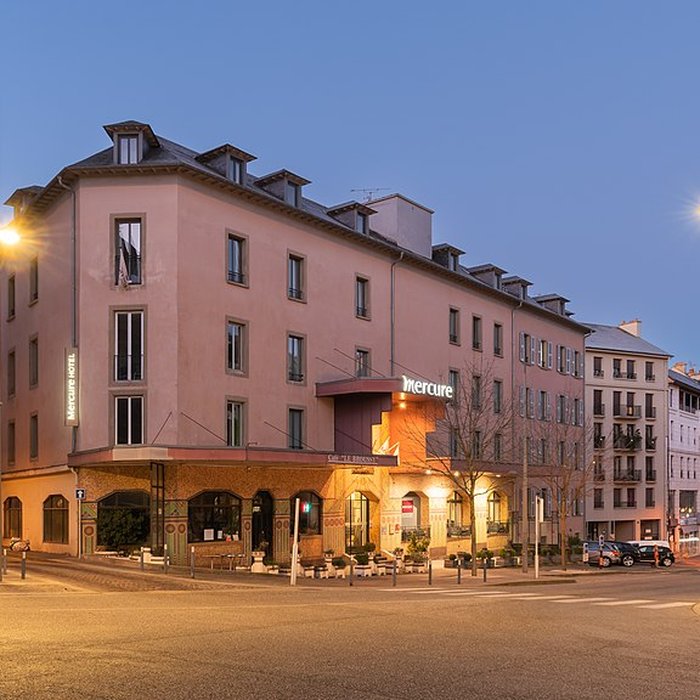 Photo de Grand Hôtel Le Broussy, aujourdhui Hôtel Mercure, et Grand Café Riche, actuel café Le Broussy