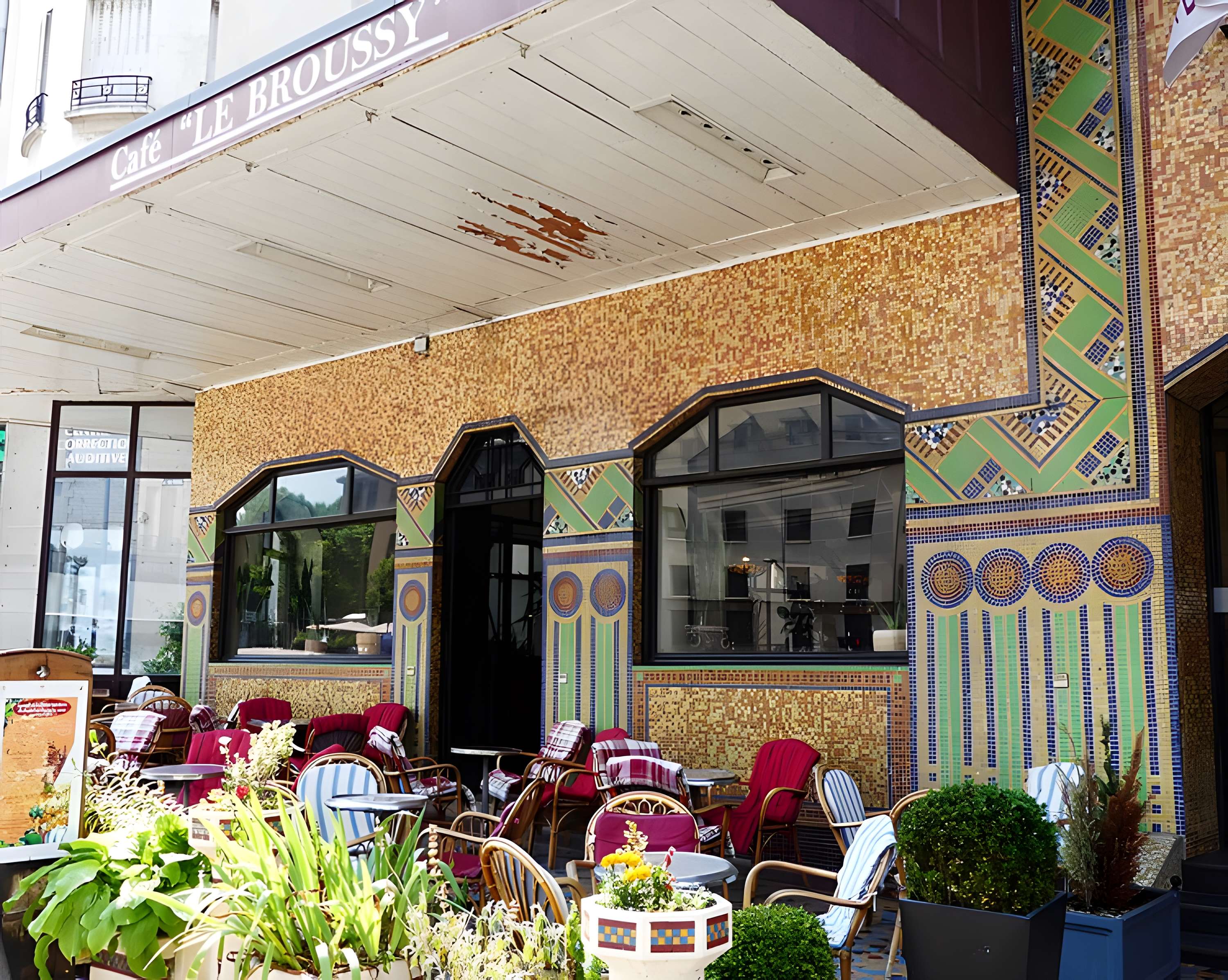 Grand Hôtel Le Broussy, aujourd'hui Hôtel Mercure, et Grand Café Riche, actuel café Le Broussy