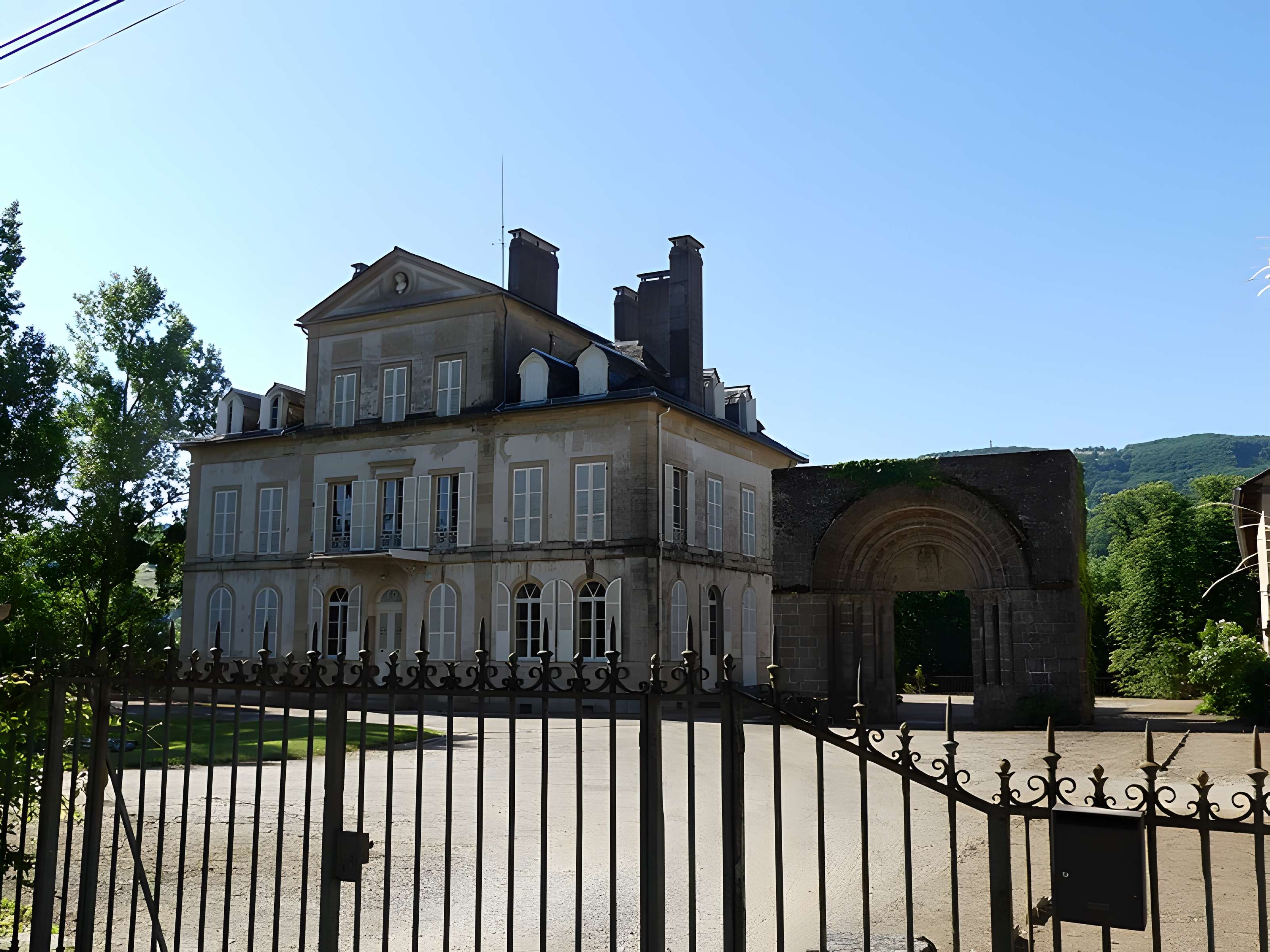 Portail roman de Levignac