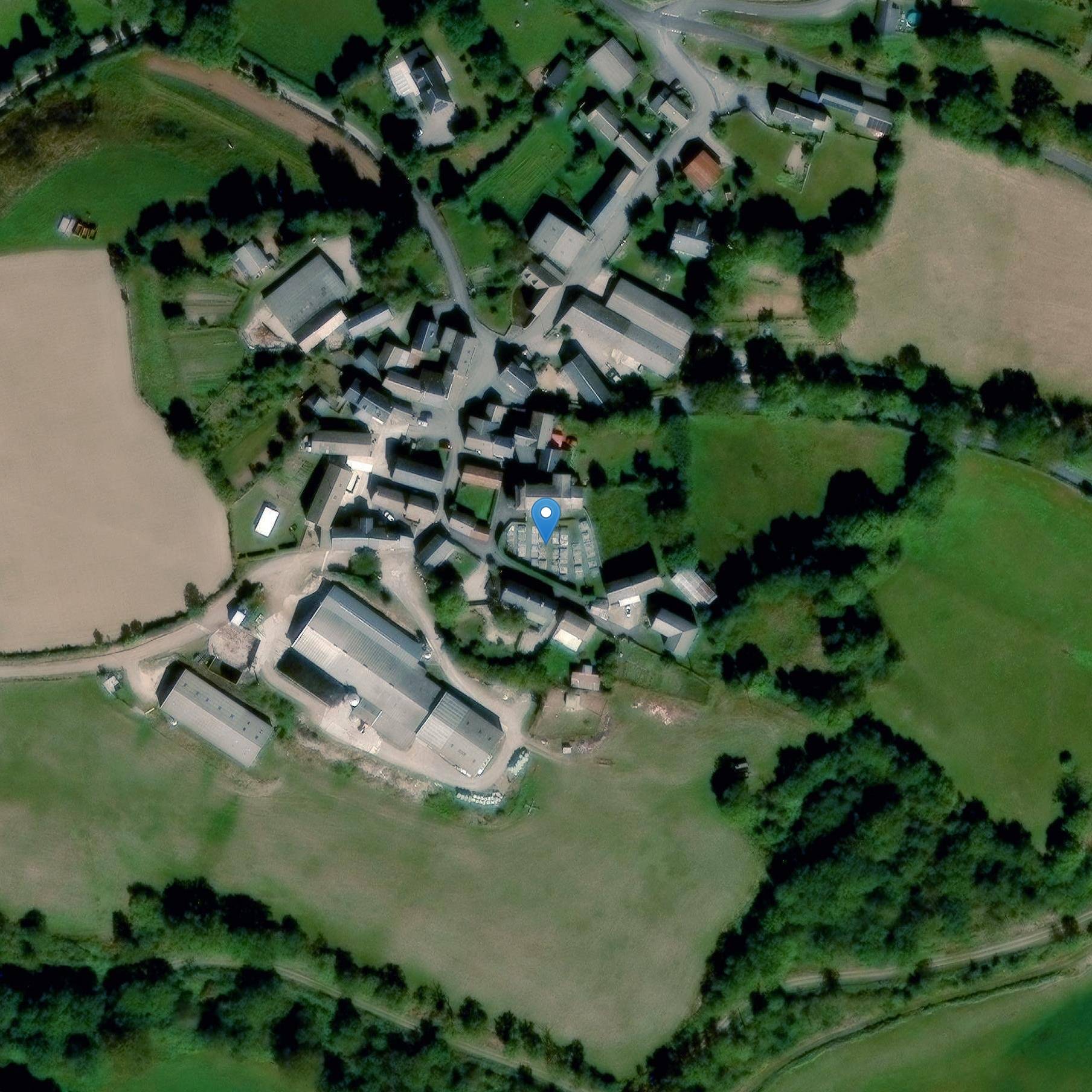 Photo de Twee stenen kruisen