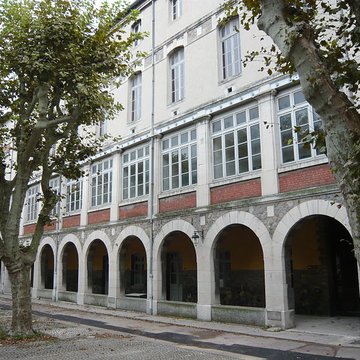 Couvent des Bénédictines et couvent des Ursulines  , actuellement collège Mignet