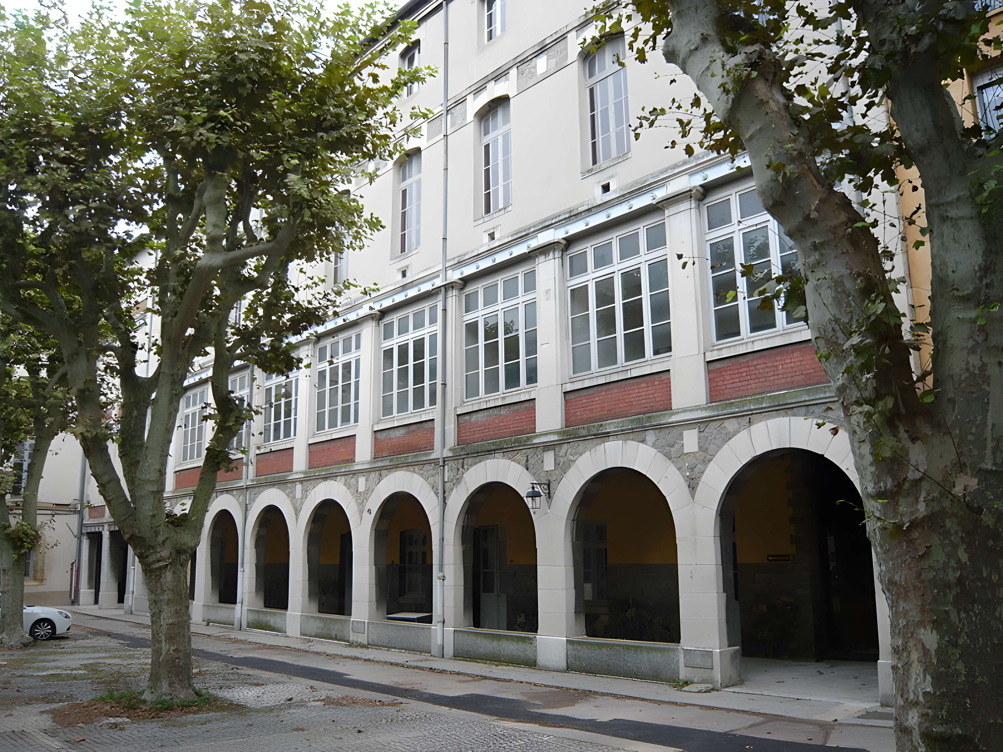Couvent des Bénédictines et couvent des Ursulines  , actuellement collège Mignet