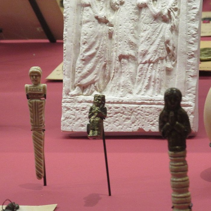 Photo de Ancien collège des Jésuites et ancien hôtel de Laval-Castellane, actuellement musée dart chrétien et Museon Arlaten