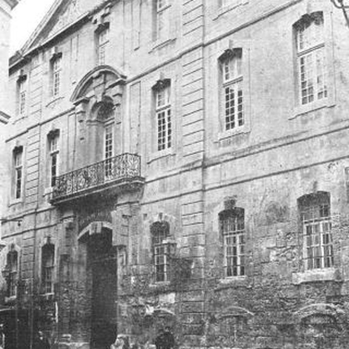 Photo de Ancien collège des Jésuites et ancien hôtel de Laval-Castellane, actuellement musée dart chrétien et Museon Arlaten