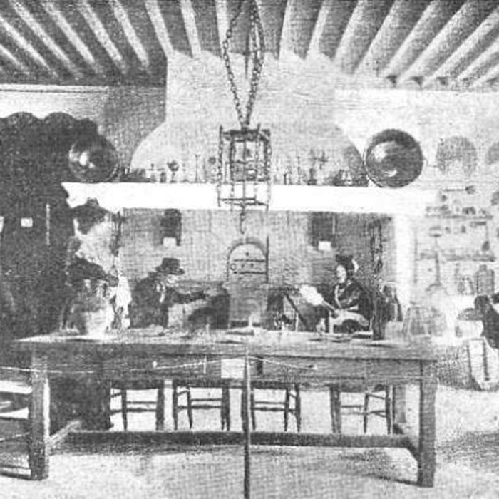 Photo de Ancien collège des Jésuites et ancien hôtel de Laval-Castellane, actuellement musée dart chrétien et Museon Arlaten