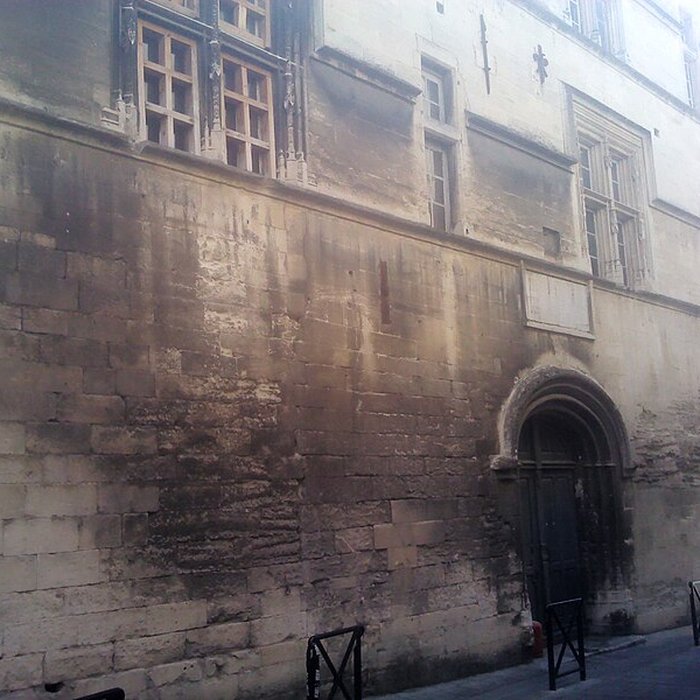 Photo de Ancien collège des Jésuites et ancien hôtel de Laval-Castellane, actuellement musée dart chrétien et Museon Arlaten