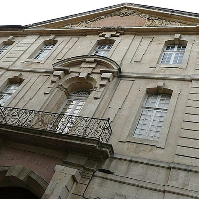 Photo de Ancien collège des Jésuites et ancien hôtel de Laval-Castellane, actuellement musée dart chrétien et Museon Arlaten