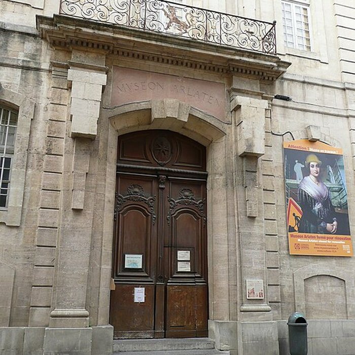 Photo de Ancien collège des Jésuites et ancien hôtel de Laval-Castellane, actuellement musée dart chrétien et Museon Arlaten