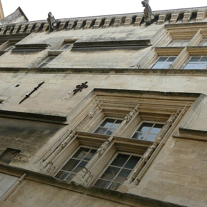 Photo de Ancien collège des Jésuites et ancien hôtel de Laval-Castellane, actuellement musée dart chrétien et Museon Arlaten
