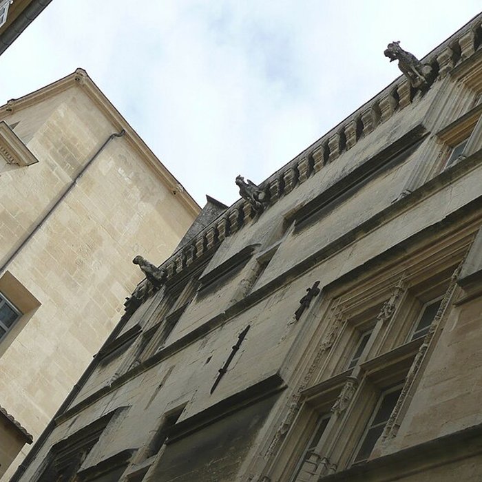 Photo de Ancien collège des Jésuites et ancien hôtel de Laval-Castellane, actuellement musée dart chrétien et Museon Arlaten