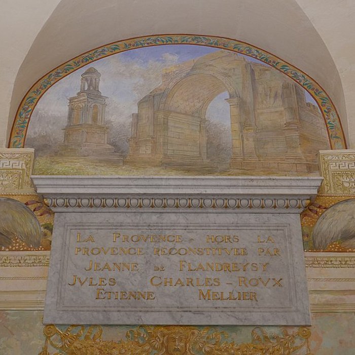 Photo de Ancien collège des Jésuites et ancien hôtel de Laval-Castellane, actuellement musée dart chrétien et Museon Arlaten