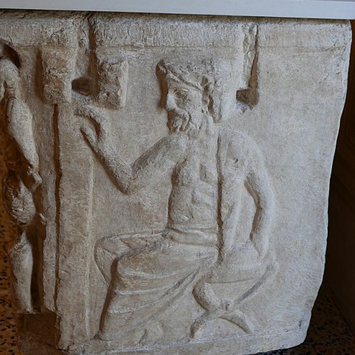 Photo de Ancien collège des Jésuites et ancien hôtel de Laval-Castellane, actuellement musée dart chrétien et Museon Arlaten