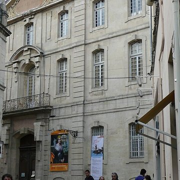 Ancien collège des Jésuites et ancien hôtel de Laval-Castellane, actuellement musée dart chrétien et Museon Arlaten