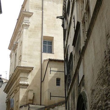 Ancien collège des Jésuites et ancien hôtel de Laval-Castellane, actuellement musée dart chrétien et Museon Arlaten