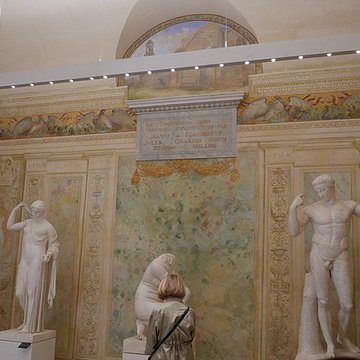 Ancien collège des Jésuites et ancien hôtel de Laval-Castellane, actuellement musée dart chrétien et Museon Arlaten