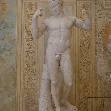 Ancien collège des Jésuites et ancien hôtel de Laval-Castellane, actuellement musée dart chrétien et Museon Arlaten