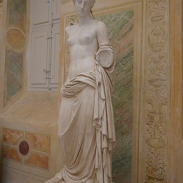 Ancien collège des Jésuites et ancien hôtel de Laval-Castellane, actuellement musée dart chrétien et Museon Arlaten