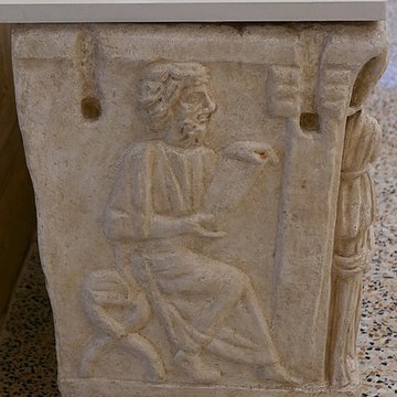 Ancien collège des Jésuites et ancien hôtel de Laval-Castellane, actuellement musée dart chrétien et Museon Arlaten