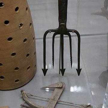 Ancien collège des Jésuites et ancien hôtel de Laval-Castellane, actuellement musée dart chrétien et Museon Arlaten