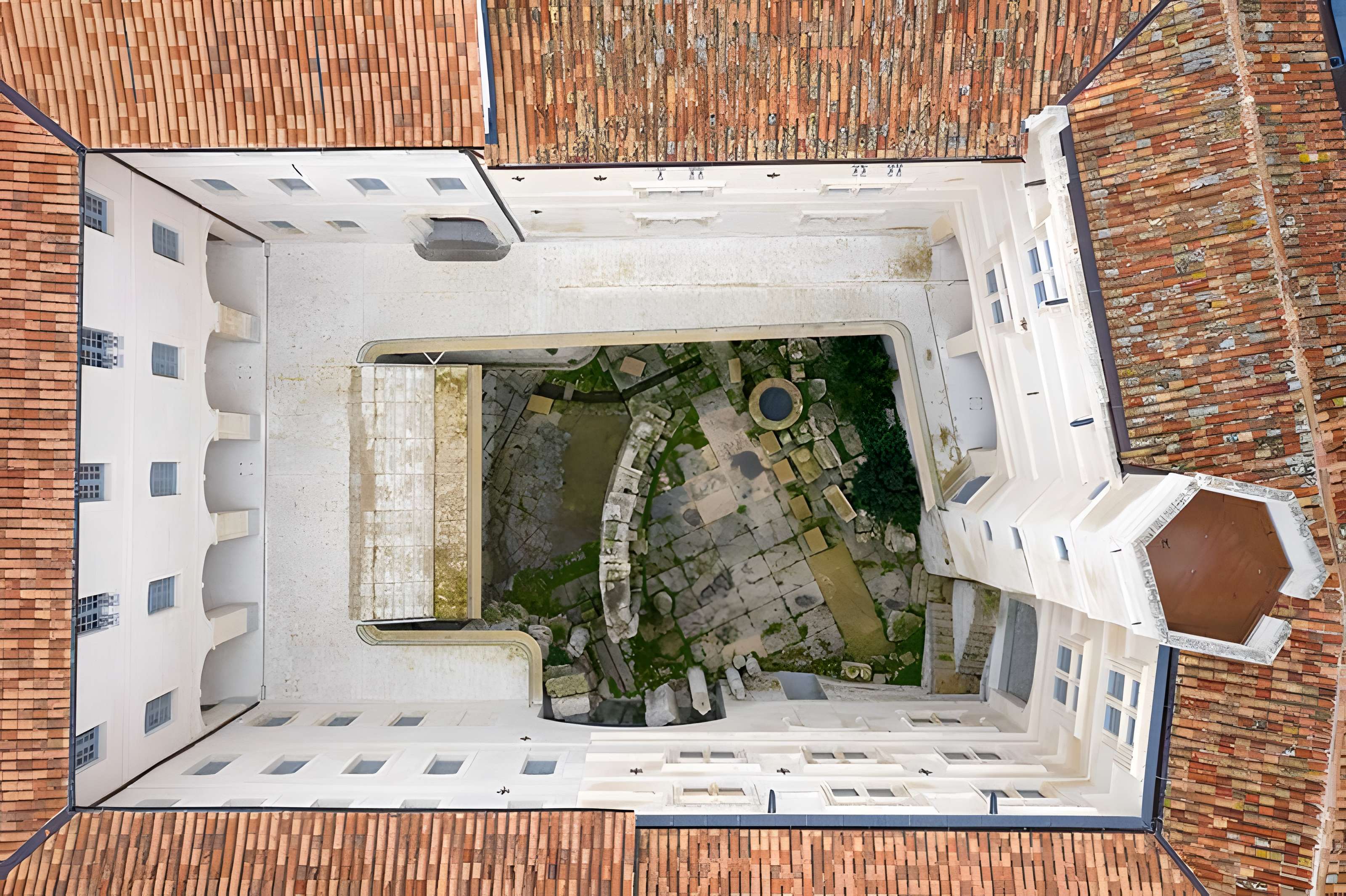 Ancien collège des Jésuites et ancien hôtel de Laval-Castellane, actuellement musée d'art chrétien et Museon Arlaten
