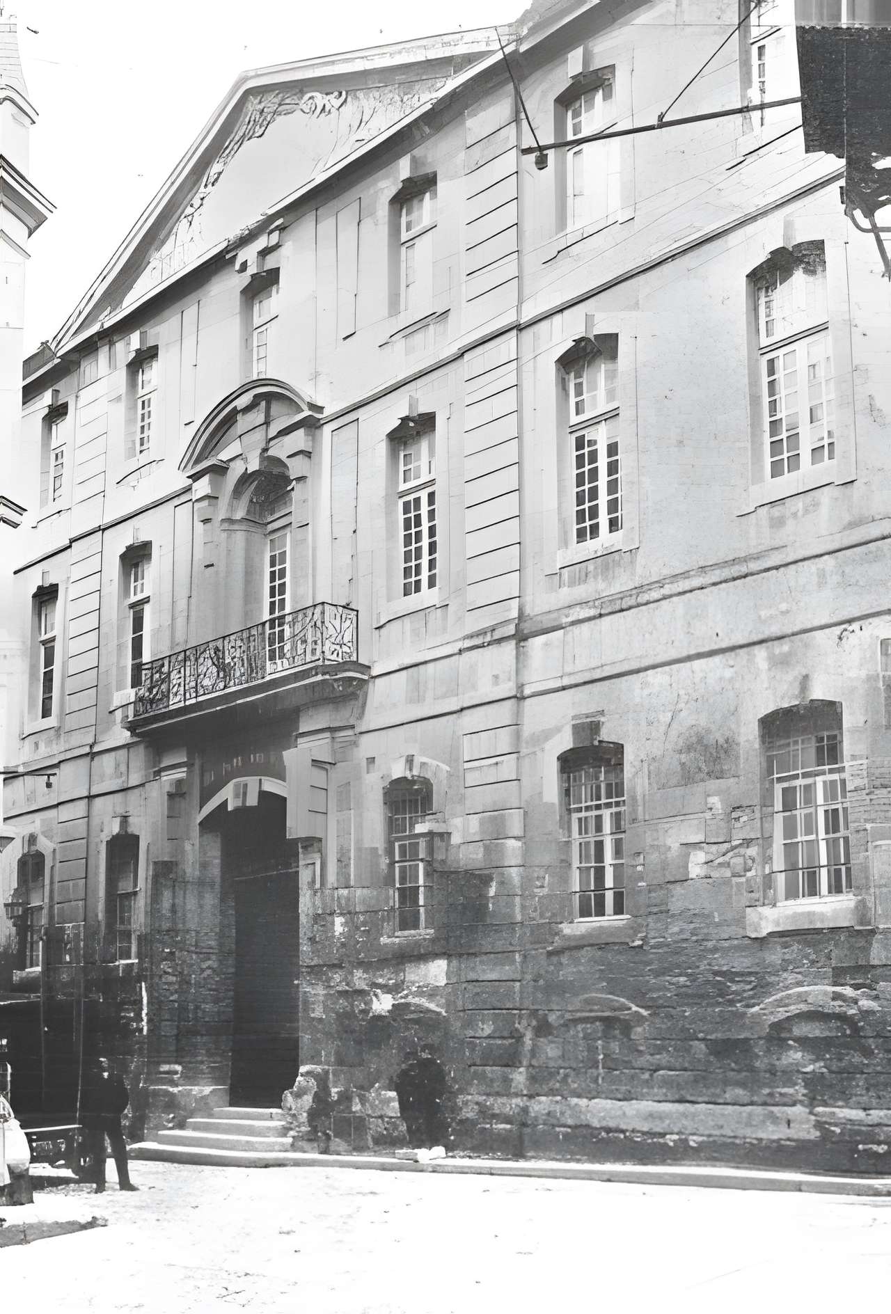 Ancien collège des Jésuites et ancien hôtel de Laval-Castellane, actuellement musée d'art chrétien et Museon Arlaten