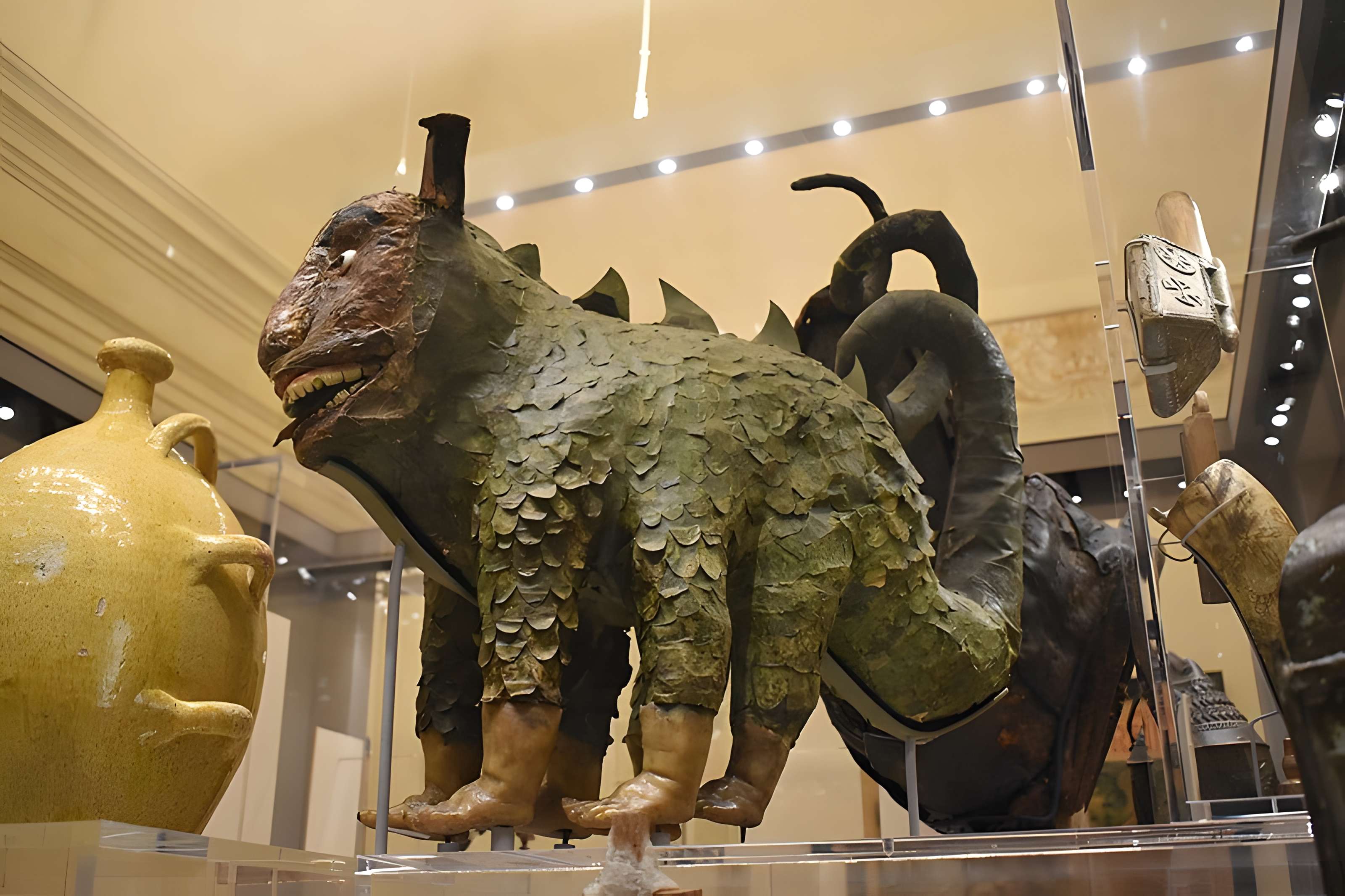 Ancien collège des Jésuites et ancien hôtel de Laval-Castellane, actuellement musée d'art chrétien et Museon Arlaten