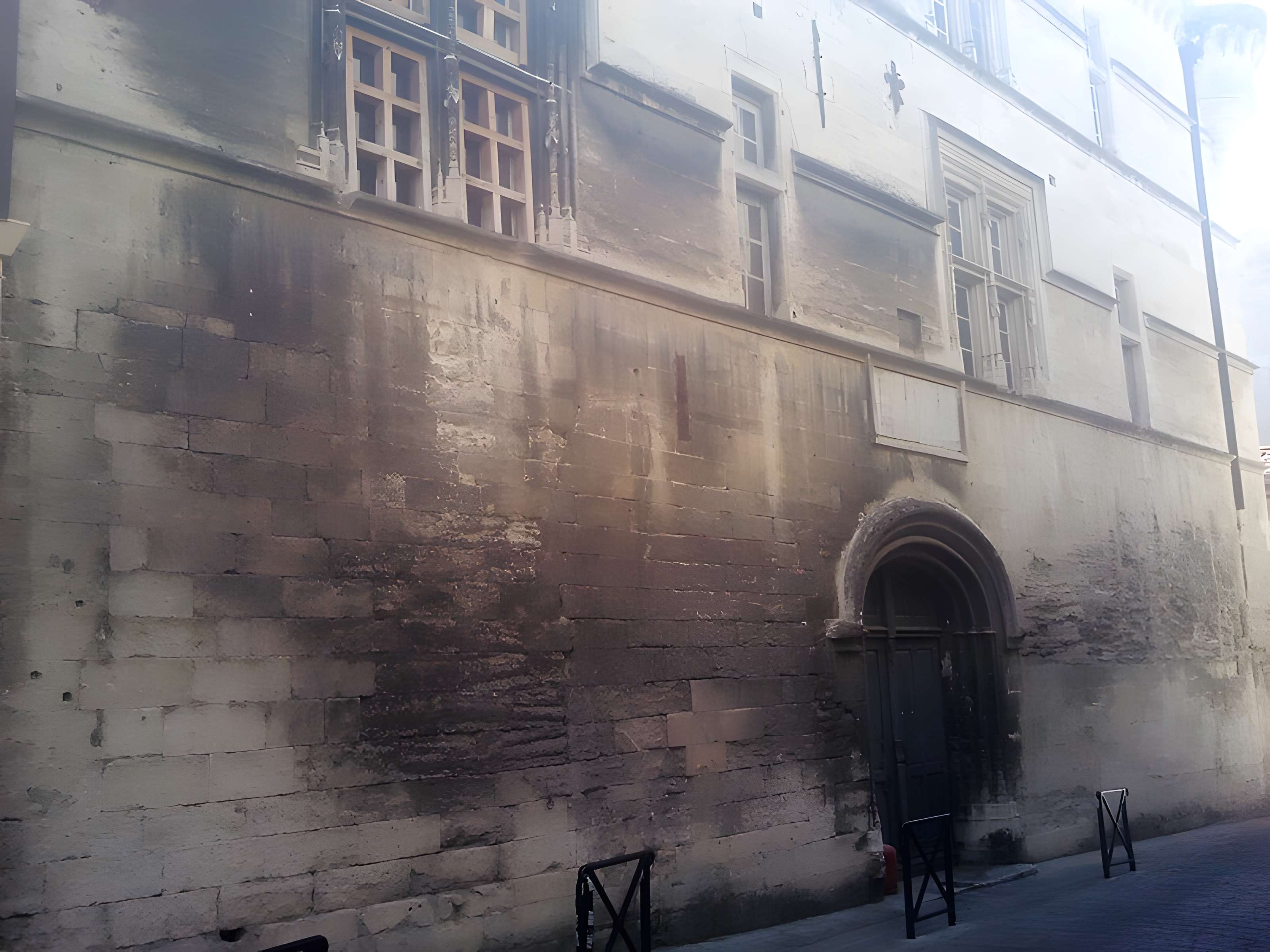 Ancien collège des Jésuites et ancien hôtel de Laval-Castellane, actuellement musée d'art chrétien et Museon Arlaten