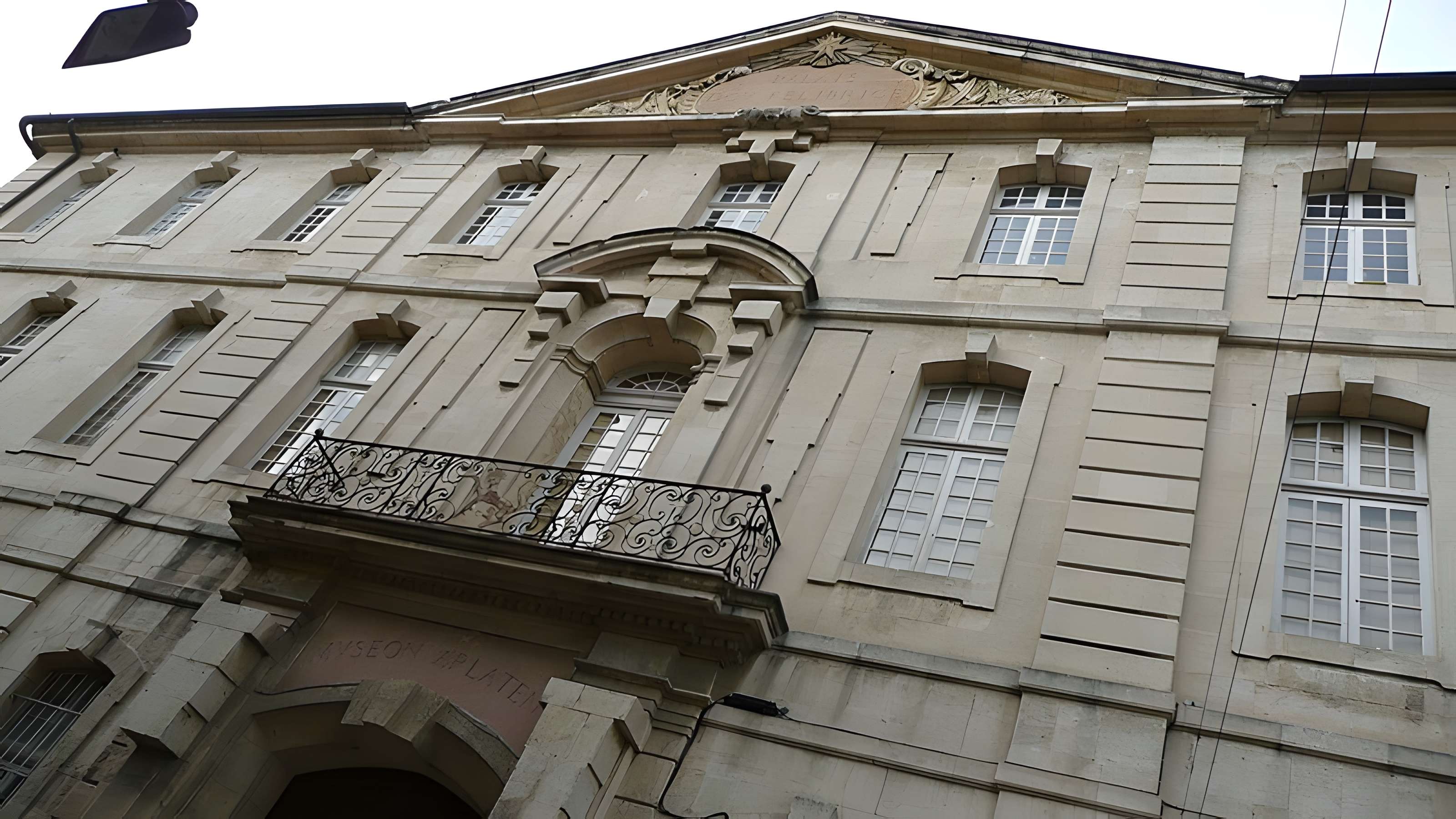 Ancien collège des Jésuites et ancien hôtel de Laval-Castellane, actuellement musée d'art chrétien et Museon Arlaten