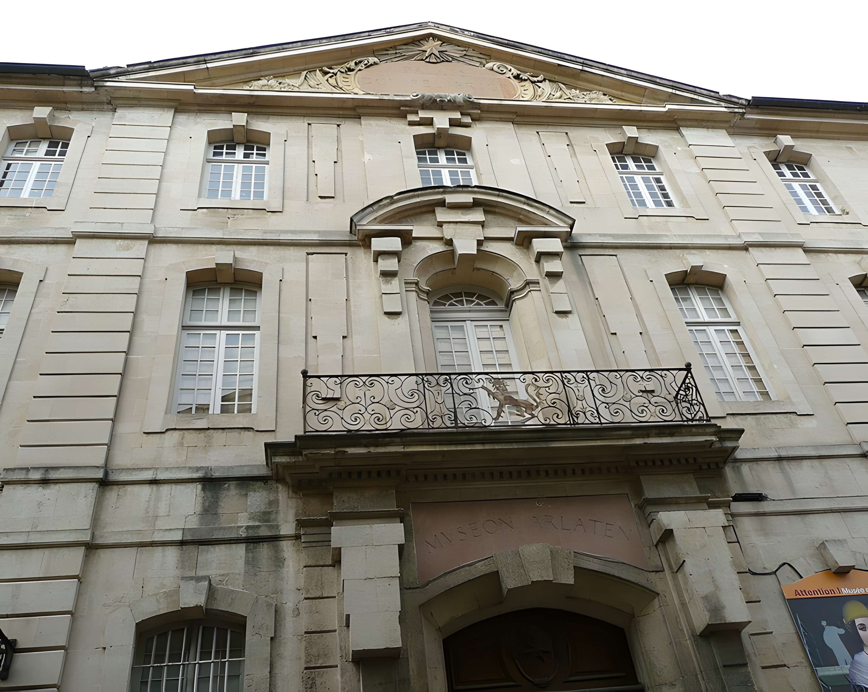 Ancien collège des Jésuites et ancien hôtel de Laval-Castellane, actuellement musée d'art chrétien et Museon Arlaten