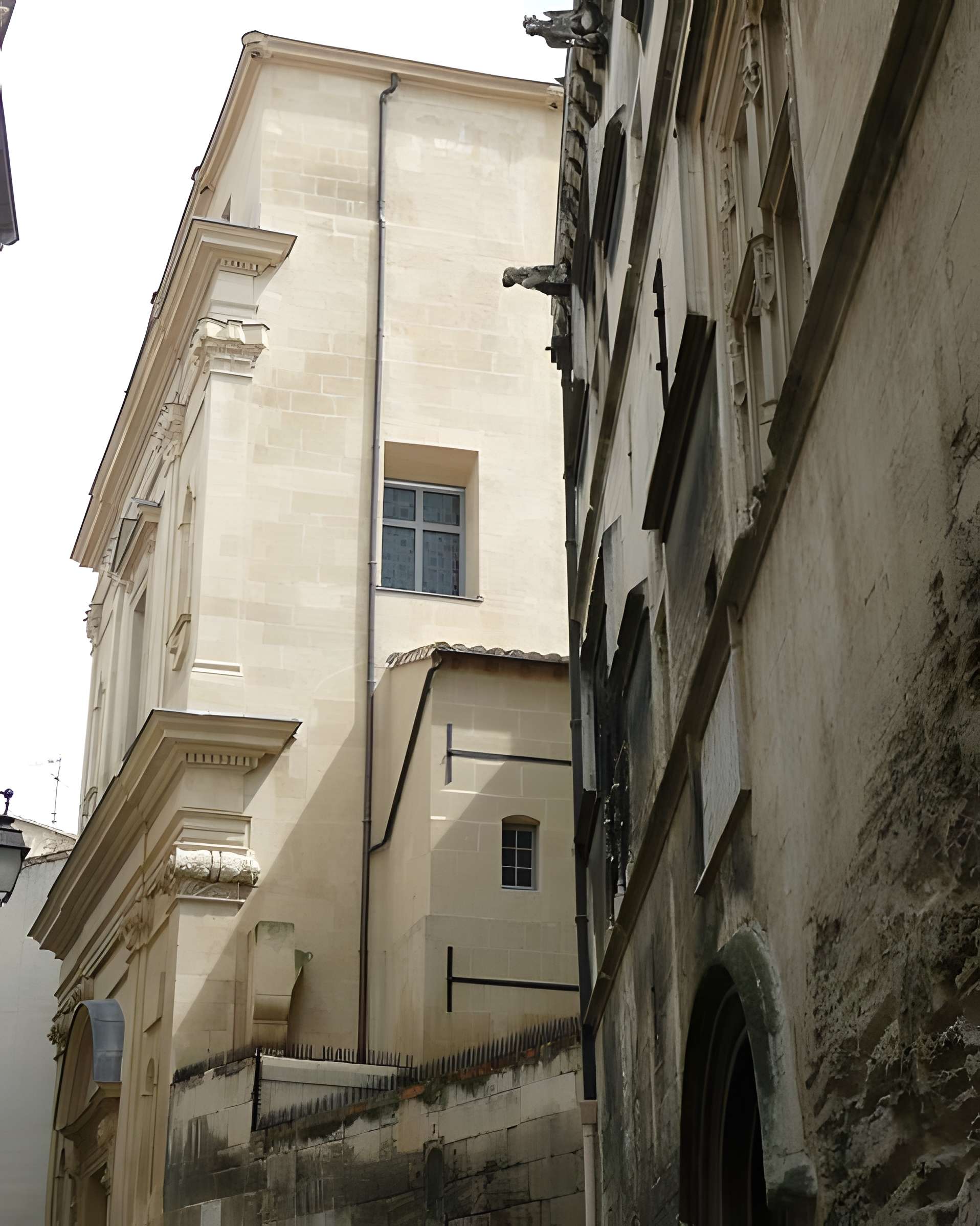 Ancien collège des Jésuites et ancien hôtel de Laval-Castellane, actuellement musée d'art chrétien et Museon Arlaten