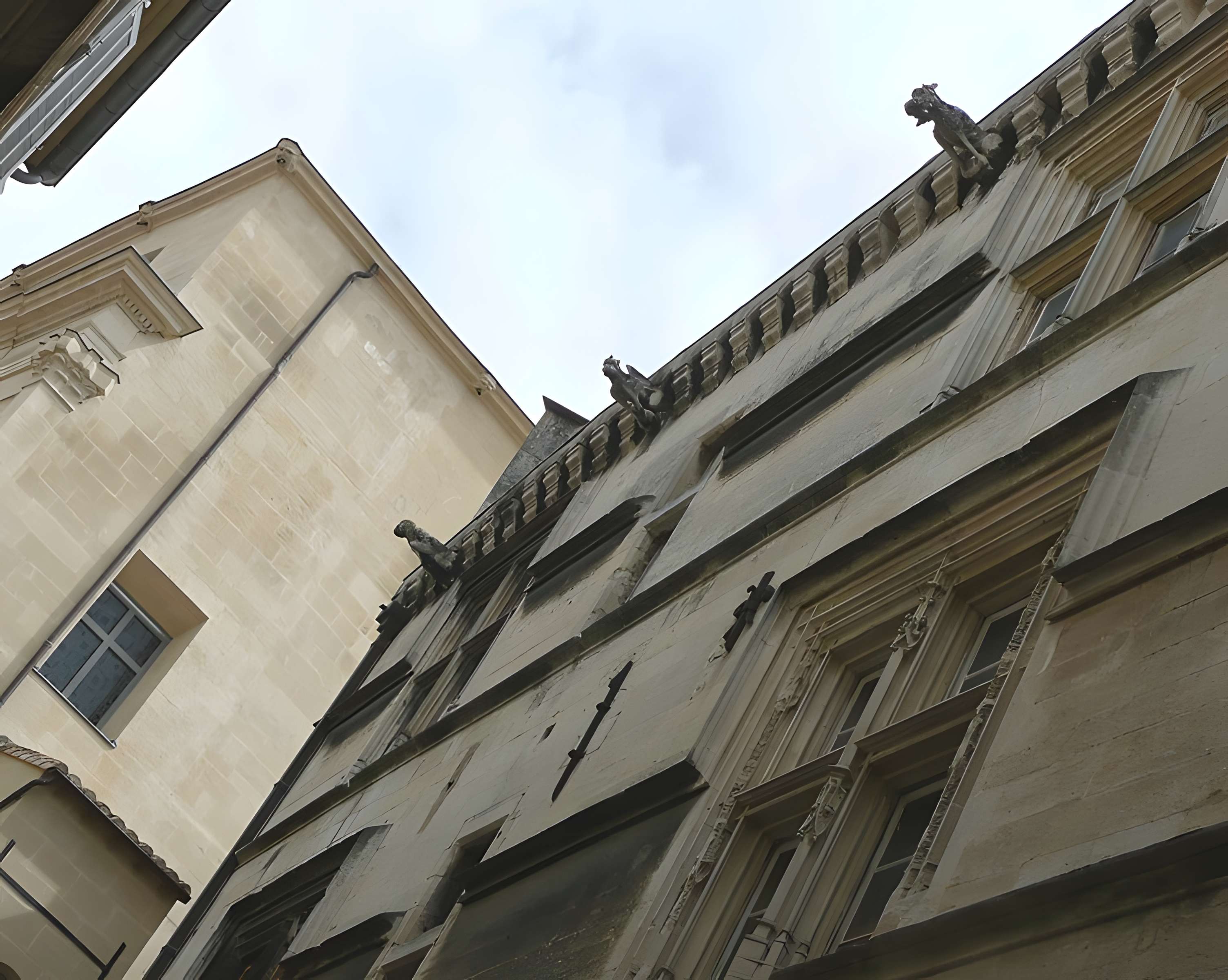 Ancien collège des Jésuites et ancien hôtel de Laval-Castellane, actuellement musée d'art chrétien et Museon Arlaten