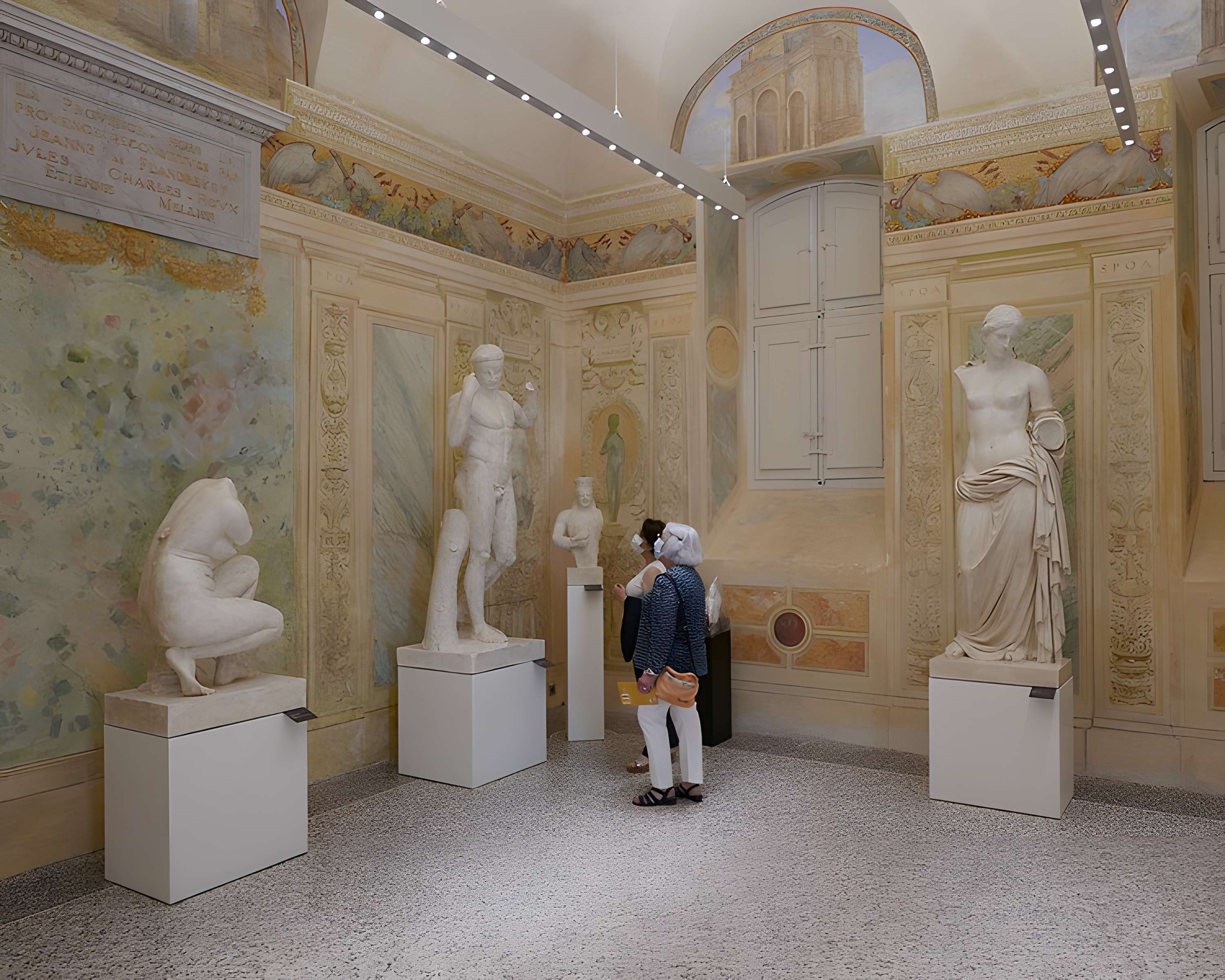 Ancien collège des Jésuites et ancien hôtel de Laval-Castellane, actuellement musée d'art chrétien et Museon Arlaten