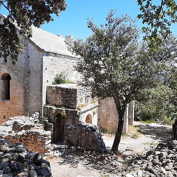 Photo de Chapelle Sainte-Anne-de-Goiron également sur commune de La-Roque-dAnthéron